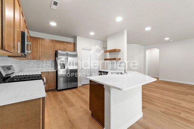 Foto del edificio - 2220 W Jay Ave