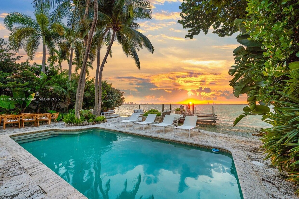 Foto principal - 4640 N Bay Rd