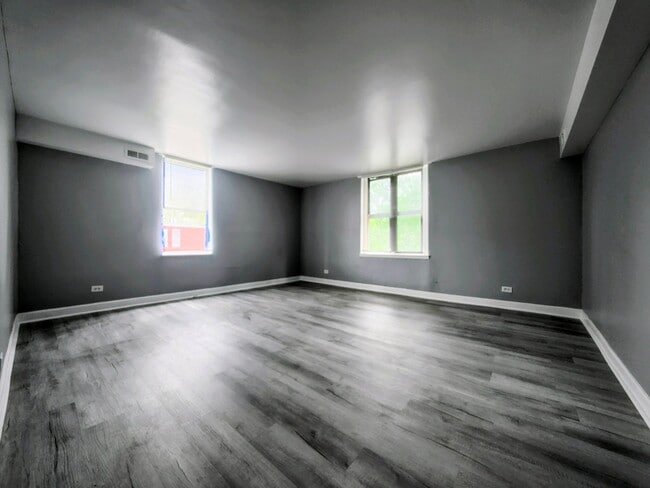 Building Photo - 1846 S Karlov Ave