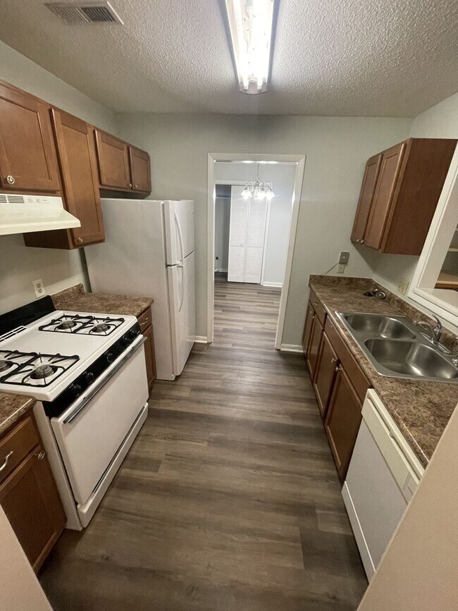 Foto del edificio - 2br/2ba, fireplace, deck