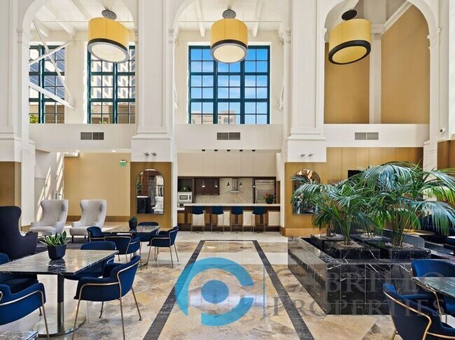 Foto del edificio - 700 W E St