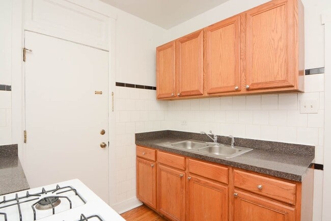 Building Photo - 2649 N Spaulding Ave