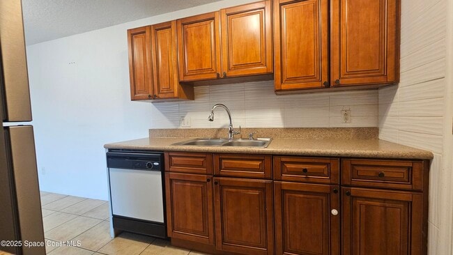 Building Photo - 2101 Forest Knoll Dr NE