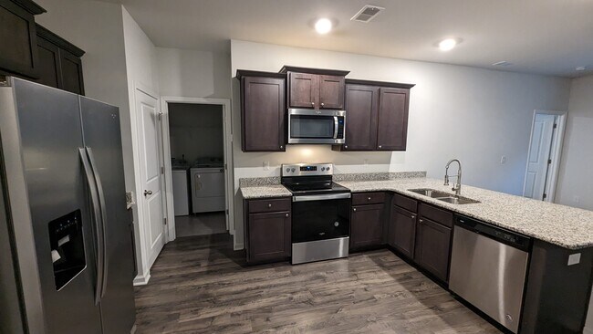 Foto del edificio - 280 Forestbrook Cove Cir