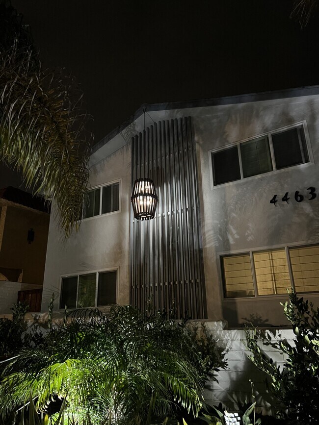 Foto del edificio - 4463 Mentone St