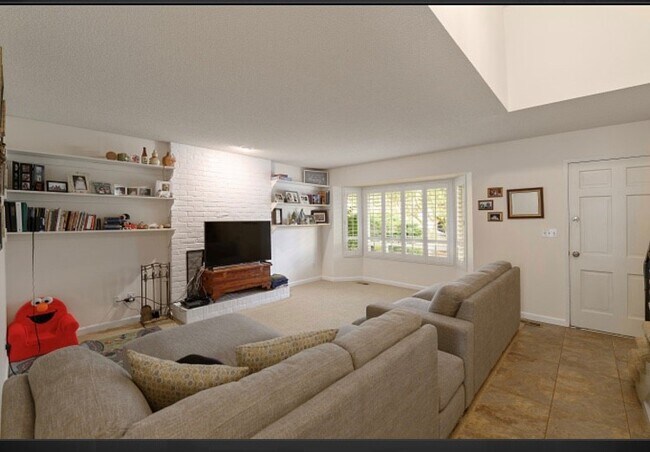 Building Photo - 1395 SW 66th Ave