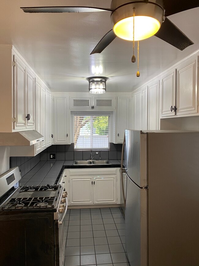 Kitchen - 20 20th Ave