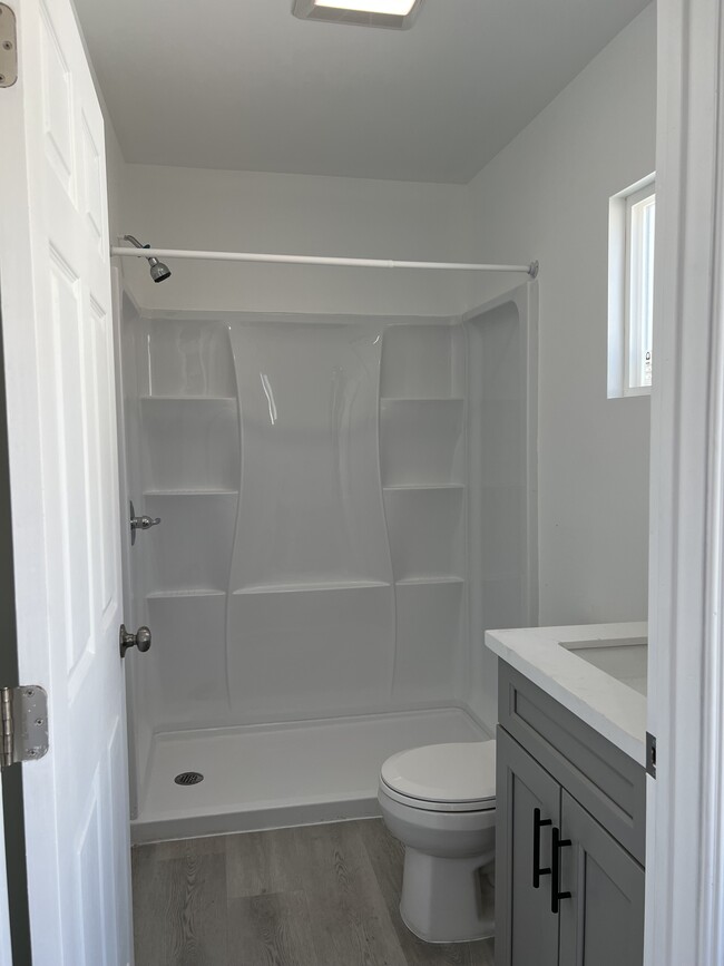 Foto del edificio - 8136 Walnut Dr