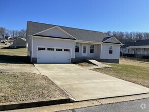 Building Photo - 101 Maple Crest