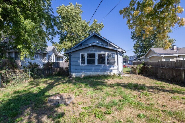 Foto del edificio - Spacious 2 bedroom/1 bathroom House in Council Bluffs, IA