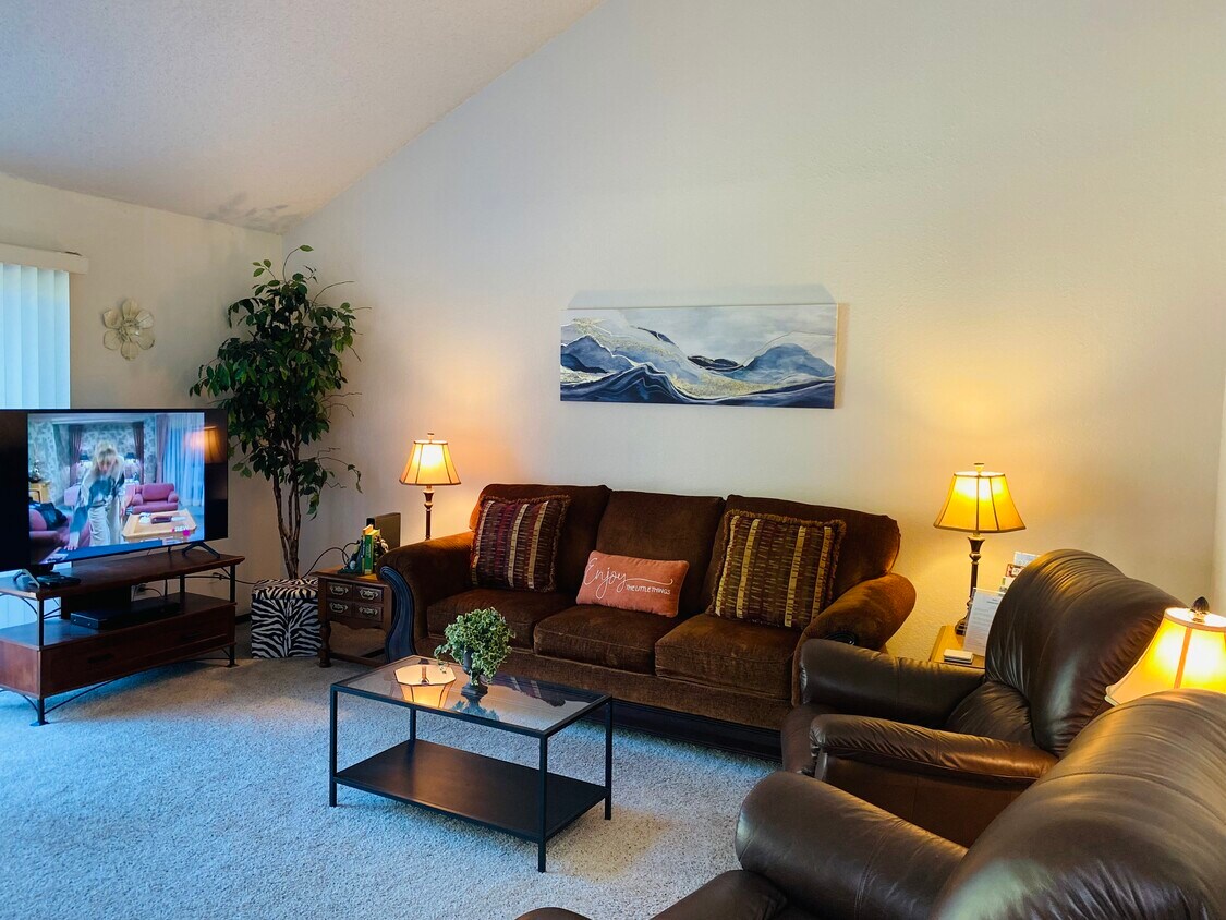 Foto principal - 24 Melinda Ln