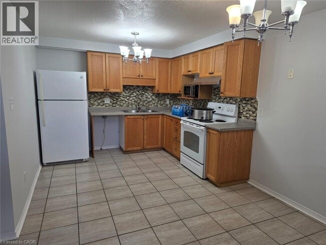 Building Photo - 271 Activa Ave