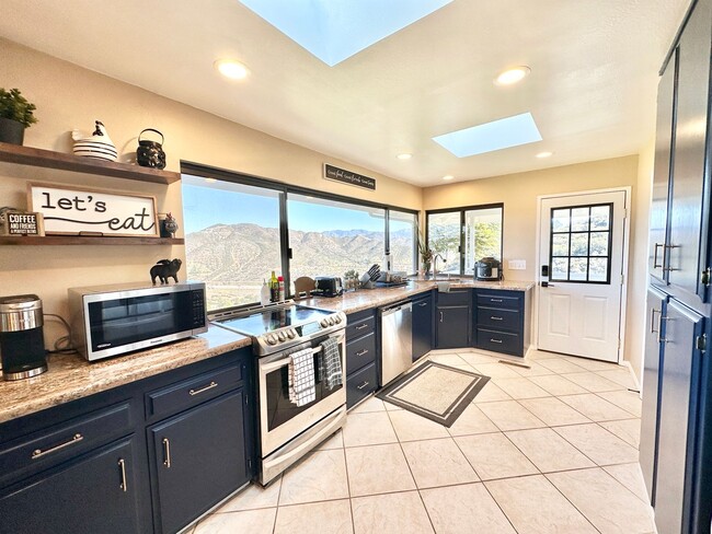 Building Photo - Beautiful, Shorter-Term, Fully Furnished Upstairs Guest Home, on Secluded Hilltop Property with M...