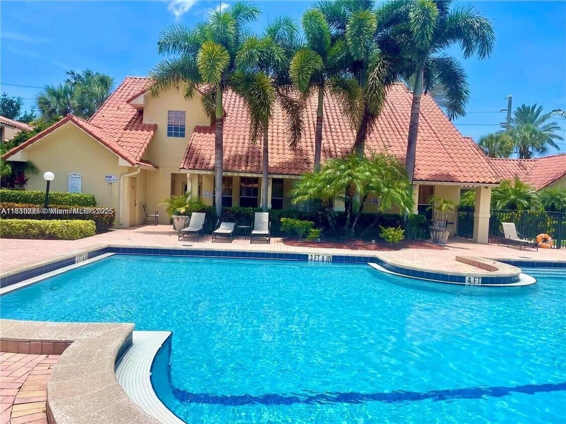 Foto principal - 1261 SW 46th Ave