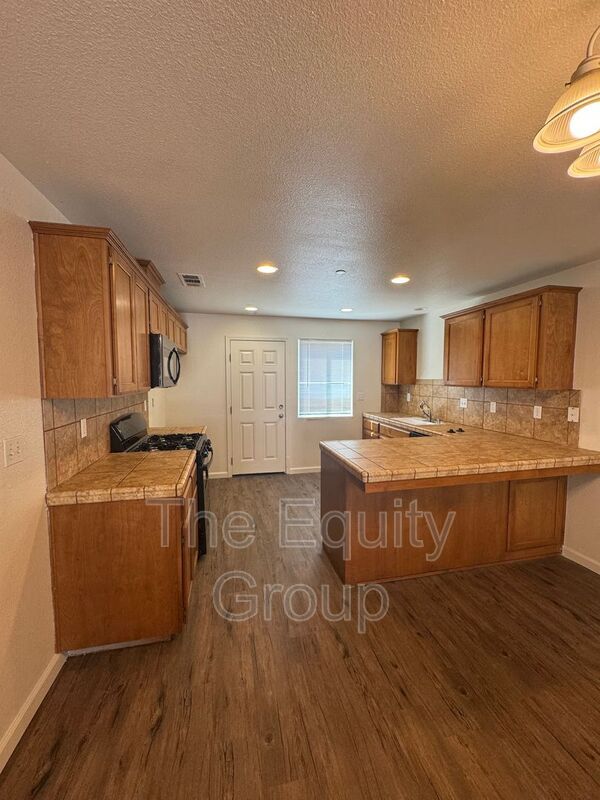 Foto del edificio - 2116 W Lark Ave