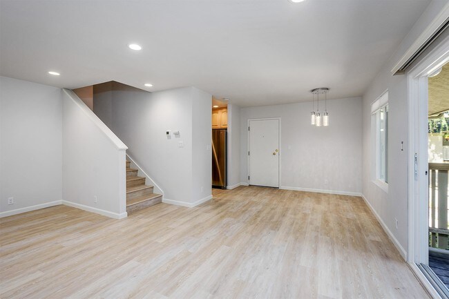 Building Photo - 2708 Oak Rd
