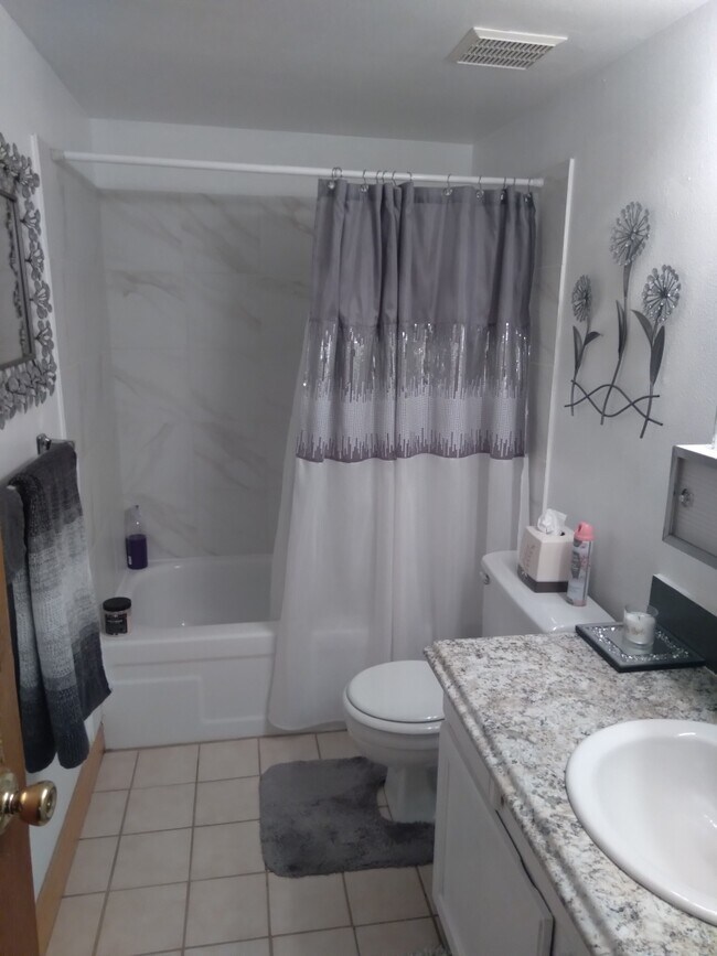 Foto del edificio - 1422 Lynn Ave