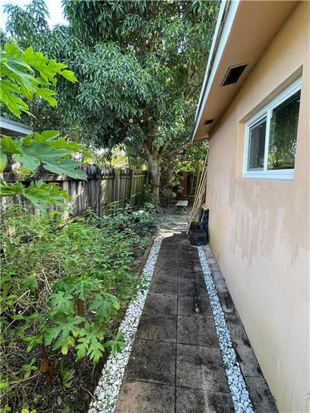 Building Photo - 6560 NW 25th Ct