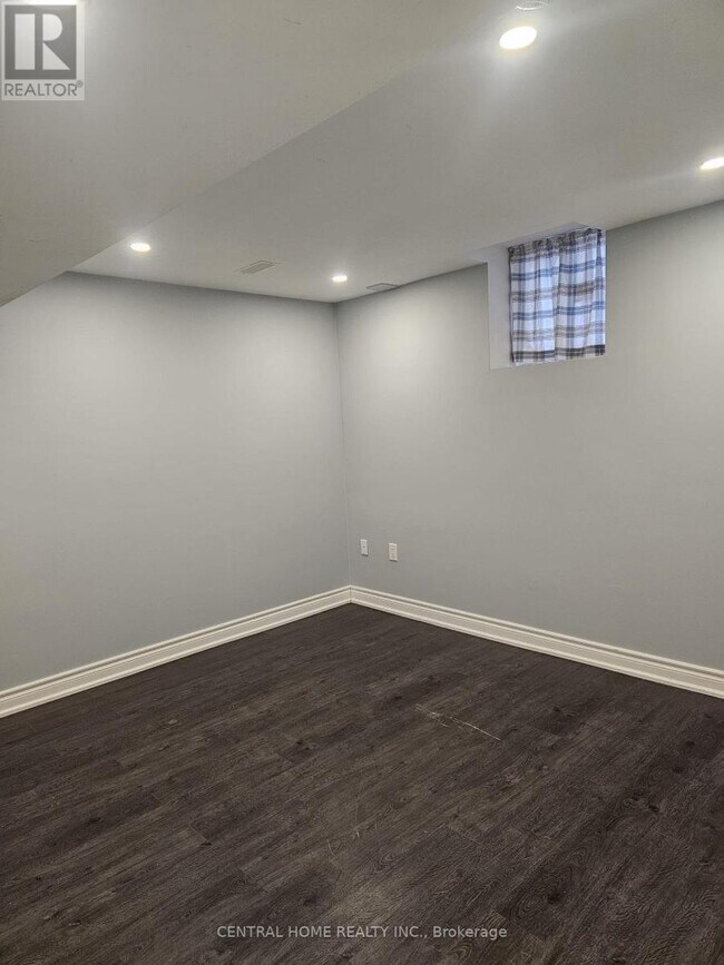 Building Photo - 45 Wildmoor St