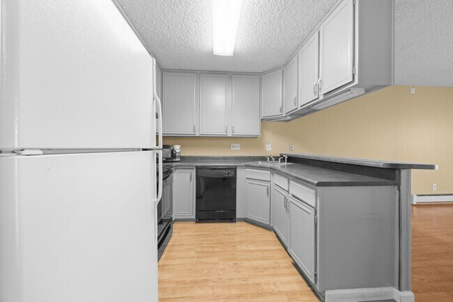 Foto del edificio - Spacious 2 Bed / 2 Bath Condo in Quiet Denver Community with Pool & Gym