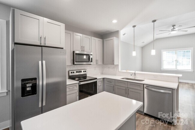 Foto del edificio - 6231 Rockwell Blvd