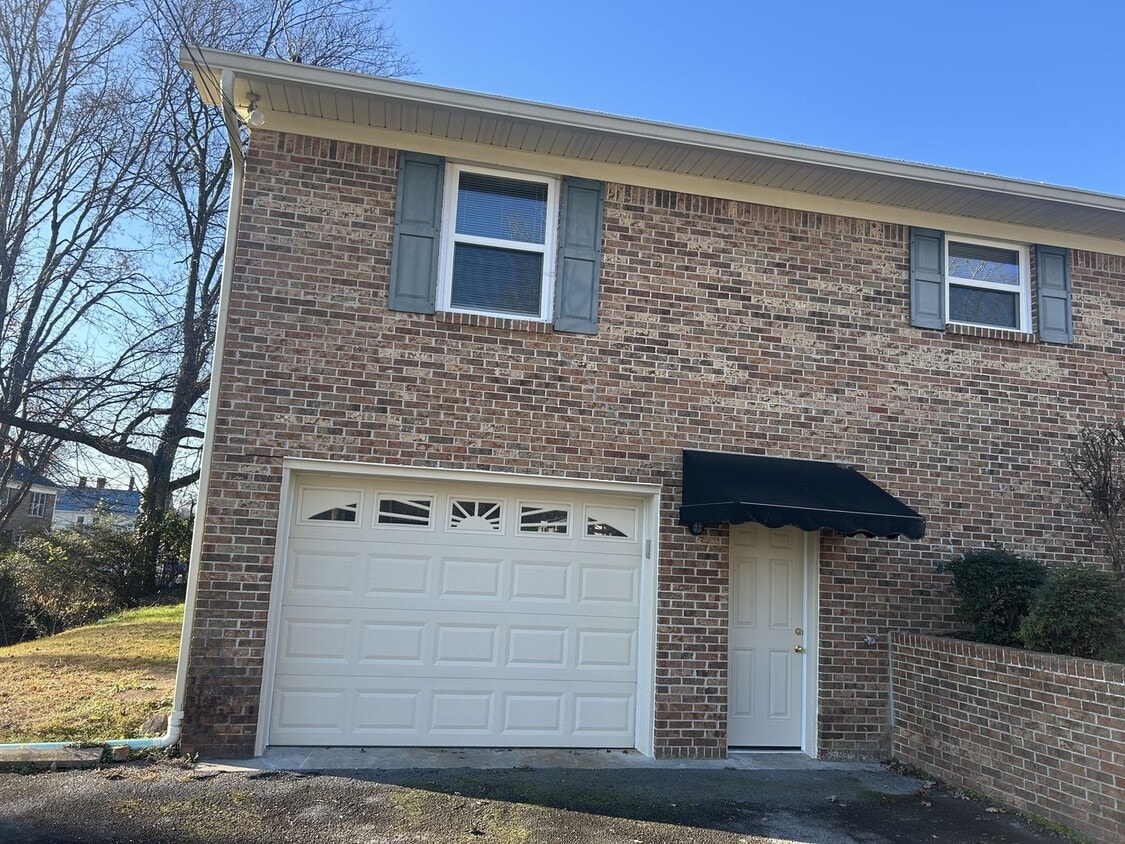 Foto principal - 580 Highland Ave NW