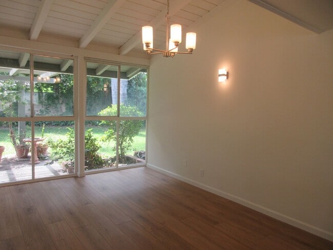 Foto del edificio - Book your appointment today for this cozy ...