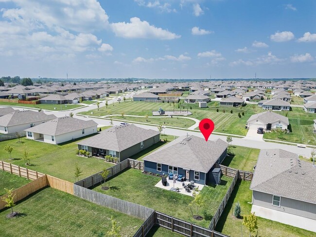 Building Photo - 8004 SE 6th St