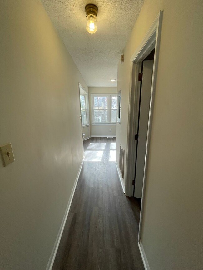 Foto del edificio - 3323-A Christopher Drive