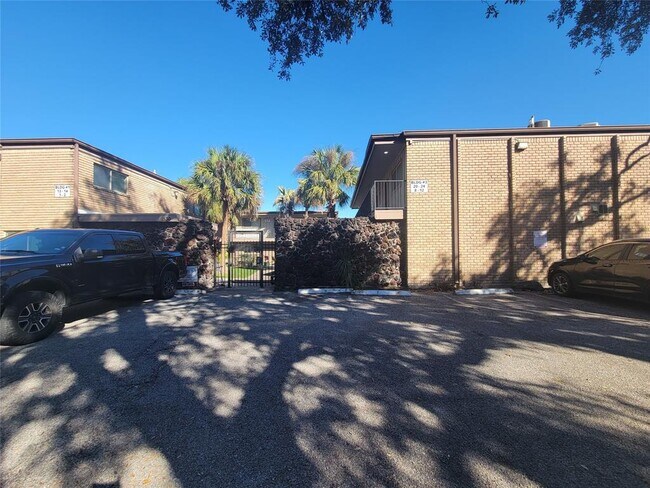 Building Photo - 1530 Heights Blvd