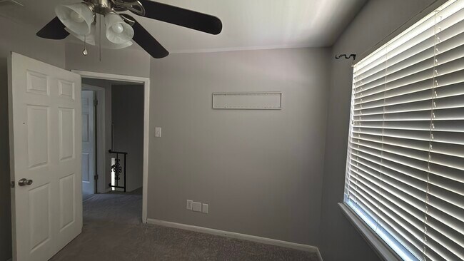Foto del edificio - 2815 Woodland Grove Dr