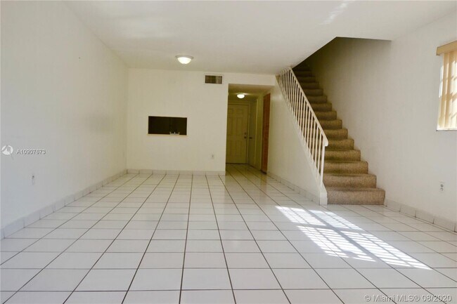 Building Photo - 9952 N Kendall Dr