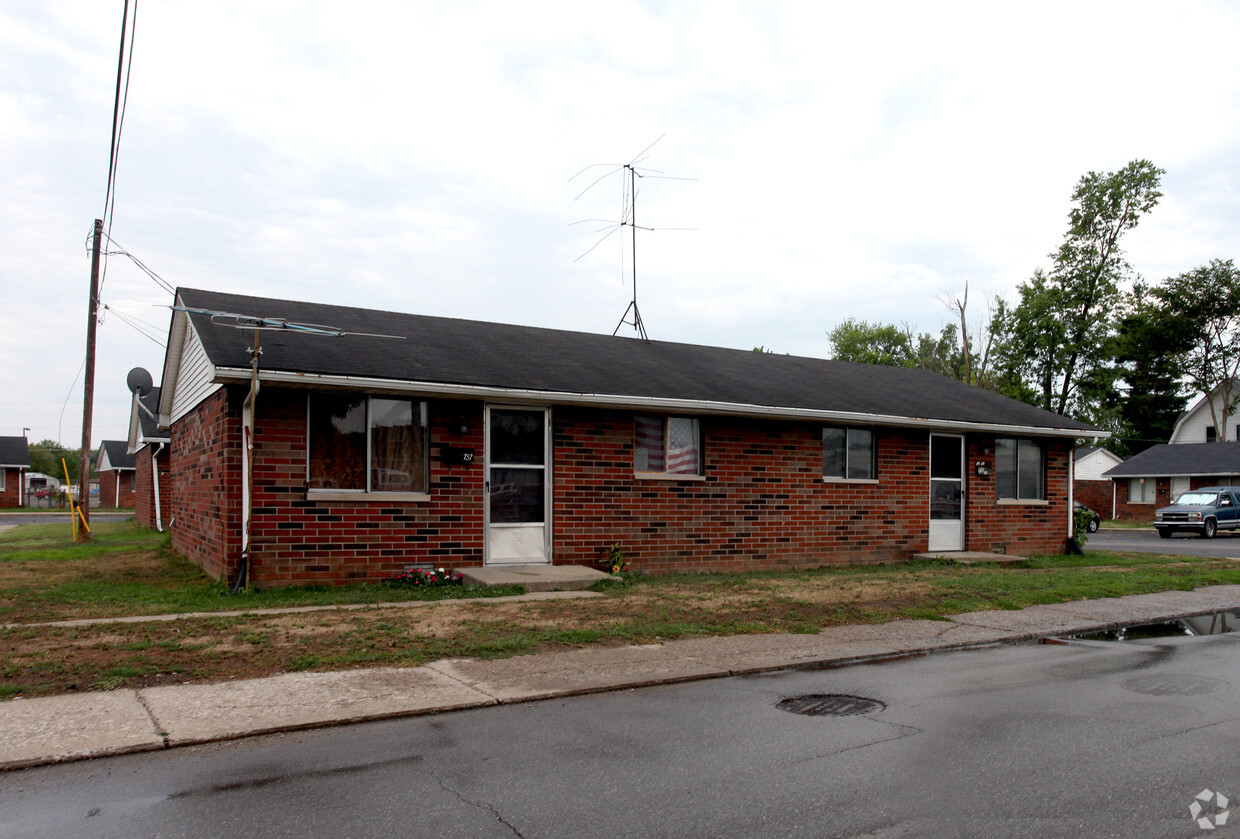 Primary Photo - Pleasant Drive Apartments