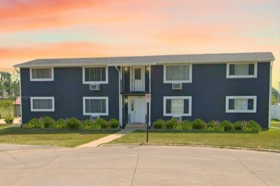 Foto principal - 3200-3201 G Ave NW