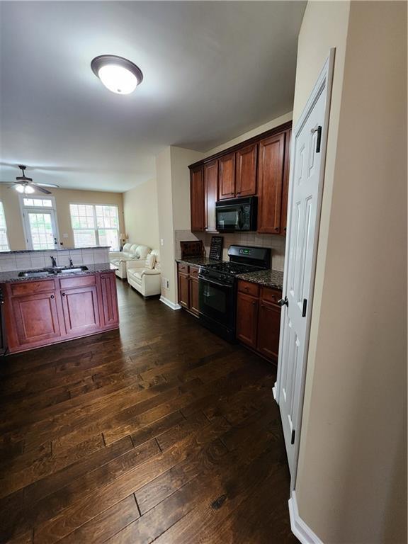 Foto del edificio - 1768 Oak Brook Ln NW