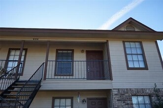 Building Photo - 604 Kings Way Dr