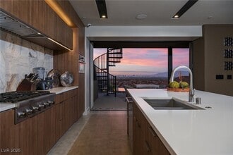 Building Photo - 810 Dragons Eye Dr