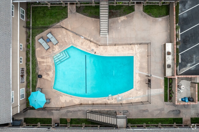 Piscina - Towne Centre at Orange