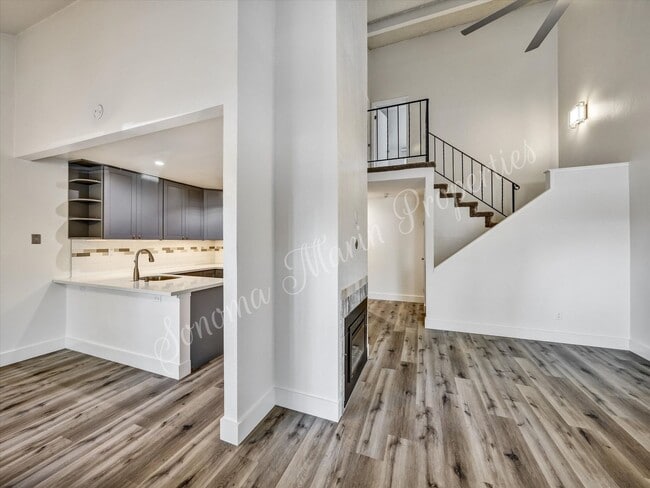 Building Photo - 2 Bedroom 1.5 Bath 2 Car Garage Includes W...