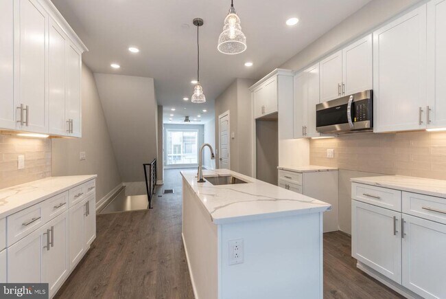 Foto del edificio - 135 W Huntingdon St