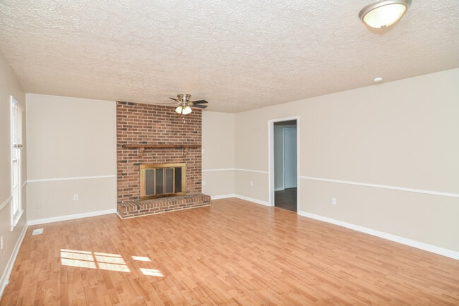 Foto del edificio - 26965 Pine Dr