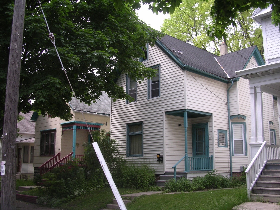 1628 E Belleview Pl Unit Lower, Milwaukee, WI 53211 Apartments in Milwaukee, WI