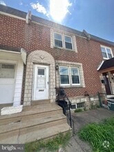 Building Photo - 3903 Claridge St