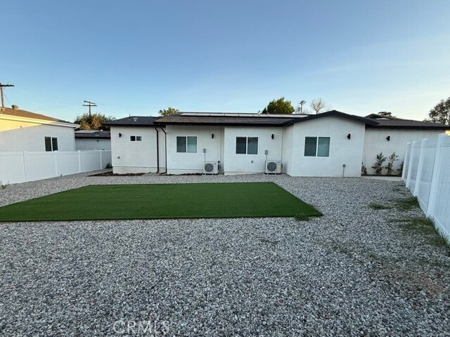 Foto del edificio - 9128 Balcom Ave