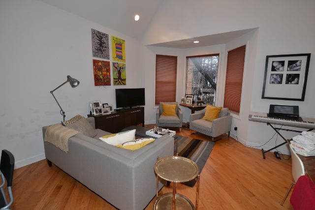 Foto del edificio - 3127 N Hoyne Ave