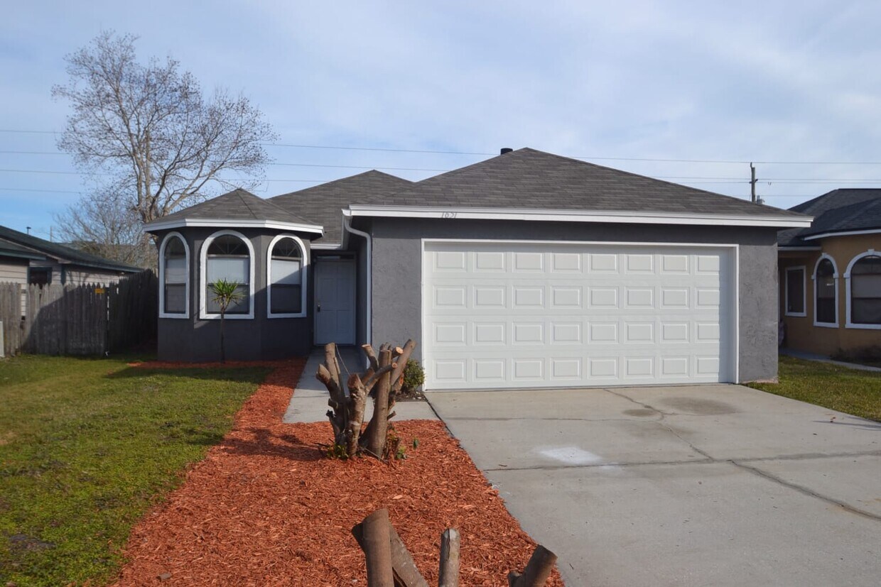 Foto principal - 1651 Ashwood Cir