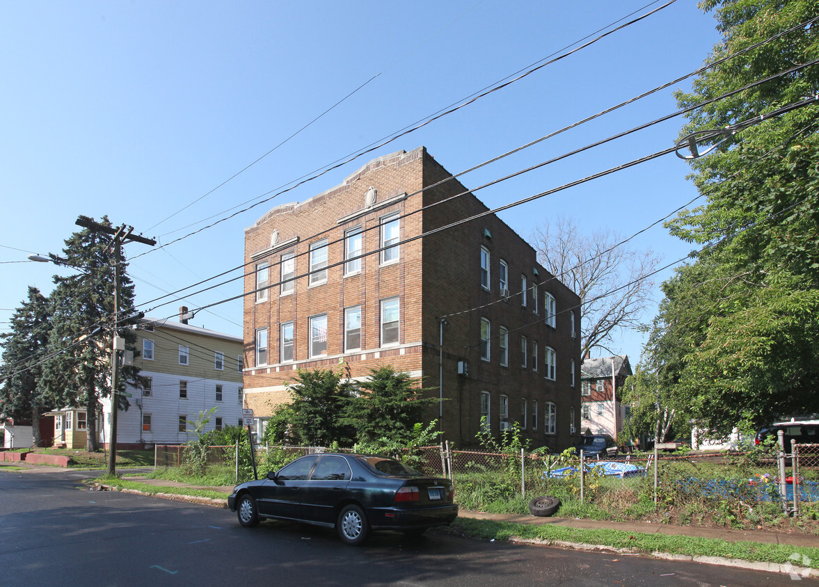 Building Photo - 76 Sexton St