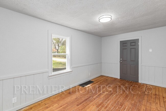 Building Photo - 3 Bed Home with Large Yard & Storage Shed – $1,595/mo