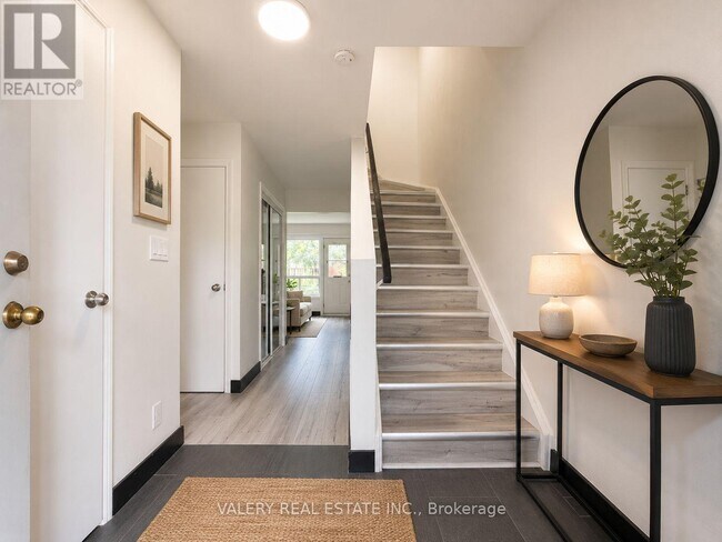 Building Photo - 528 Sunnydale Pl