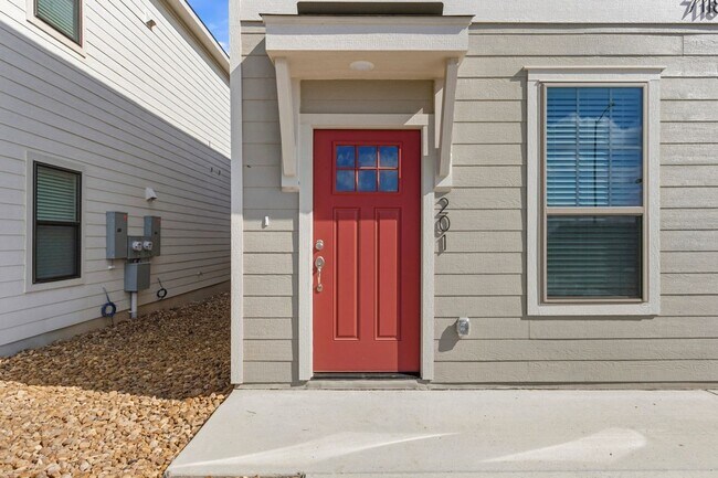 Foto del edificio - 7118 Magnolia Pass